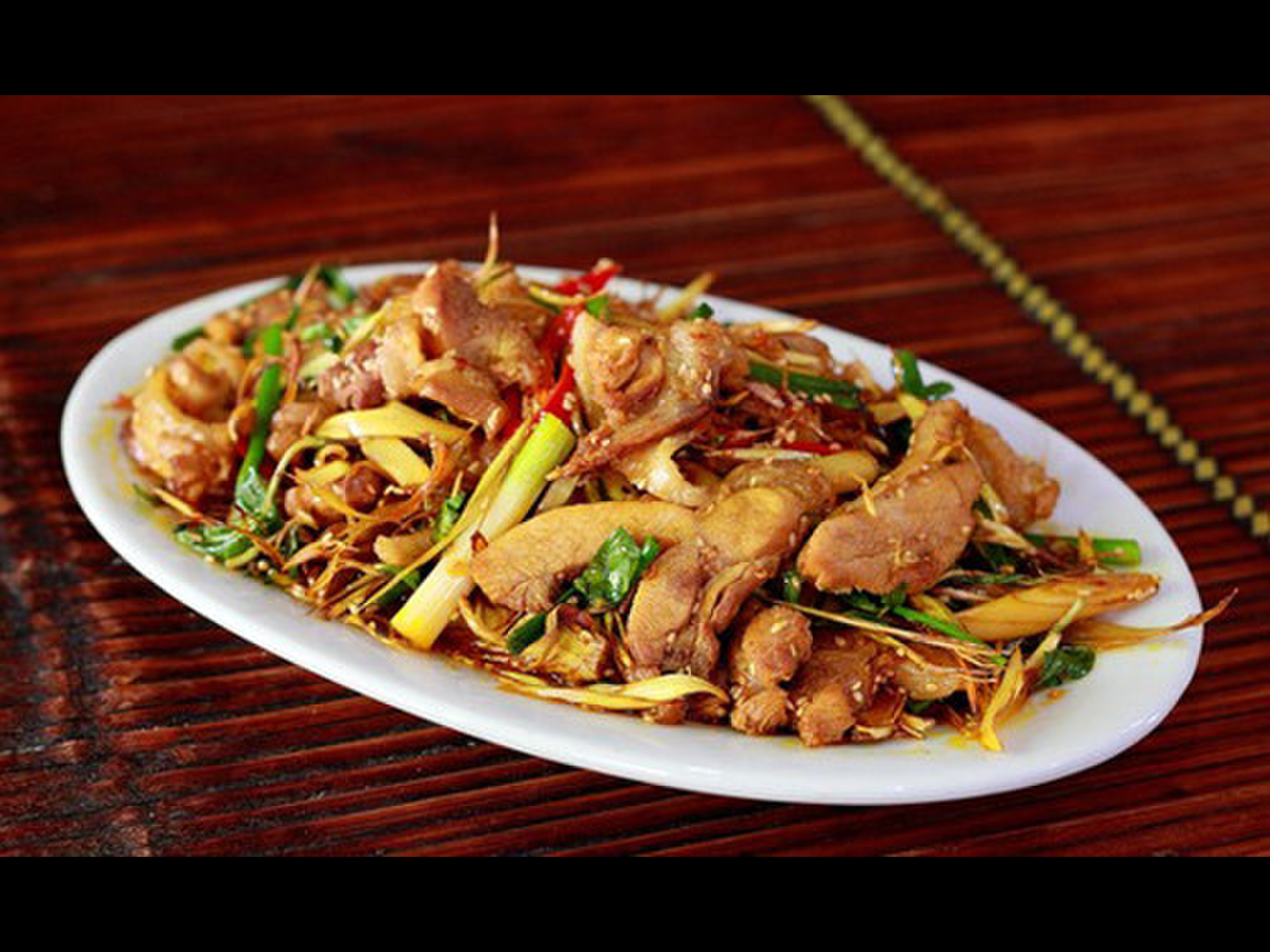 Gà xào lăn sả ớt 